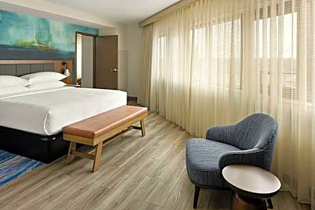1 Bedroom King Suite, 1 Bedroom Suite, 1 King, Sofa Bed, Water View