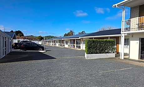 Twin Coast Adventures Motel & Cycle Hire