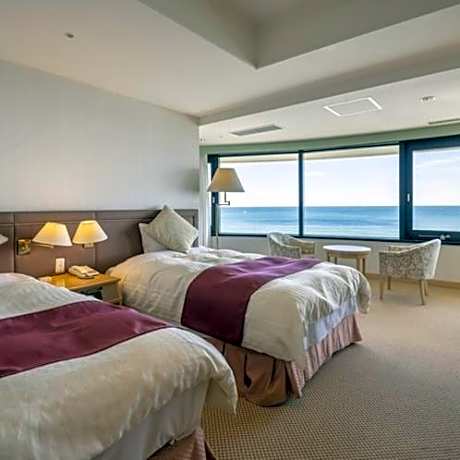Semi Suite with Sea View - Smoking