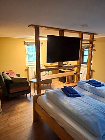 Deluxe Room (2 Adults + 1 Child)