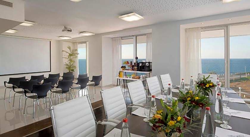 Island Suites Hotel