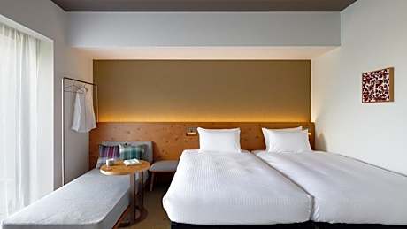 Twin Room (high floor)
