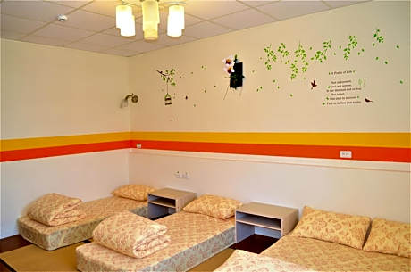 Standard Quadruple Room with Private Bathroom