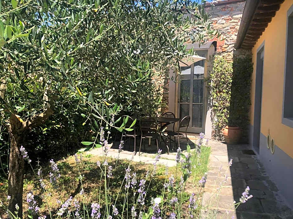 Tenuta Guinigi Antico Borgo di Matraia - Exclusive Holidays apartments & Pool