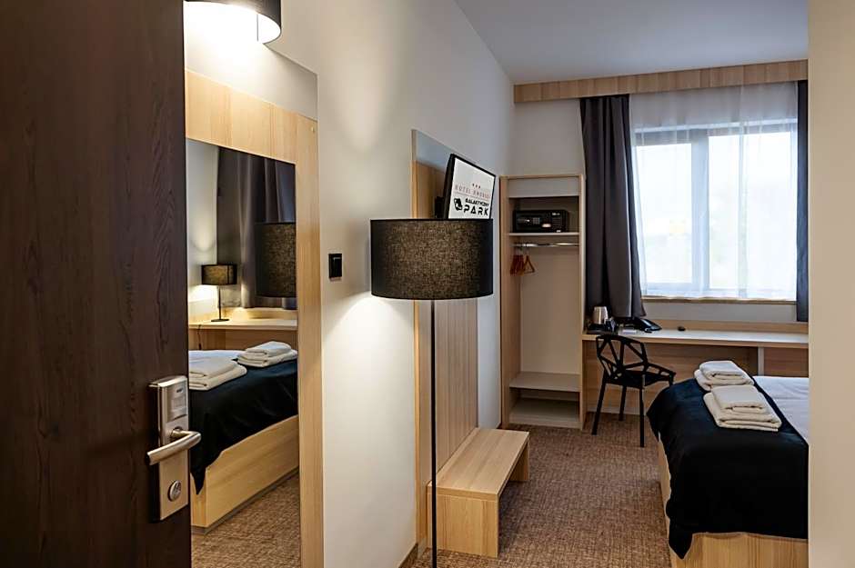 Hotel Dworski Galaktyczny Park