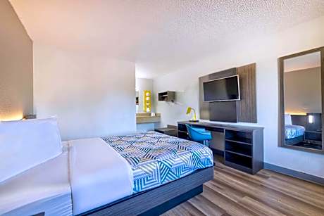 Deluxe Queen Room