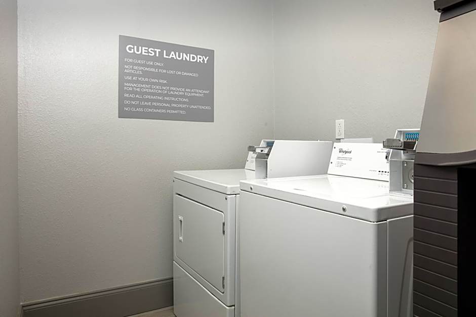 Spark by Hilton Atlanta Cumberland Ballpark