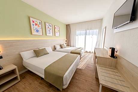 DOUBLE ROOM POOL VIEW 2 ADULTS + 2 CHILDREN