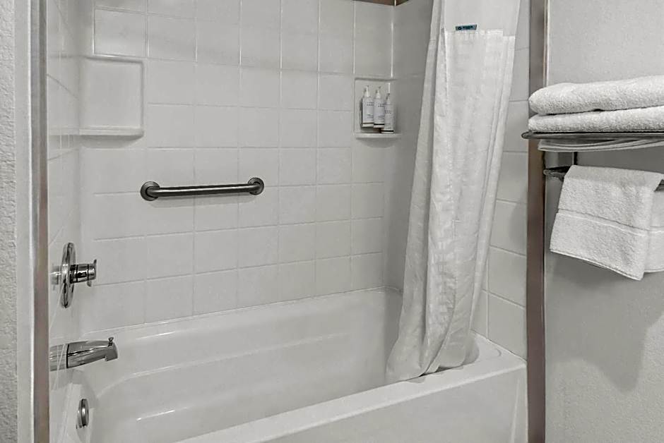 Super 8 by Wyndham Weatherford