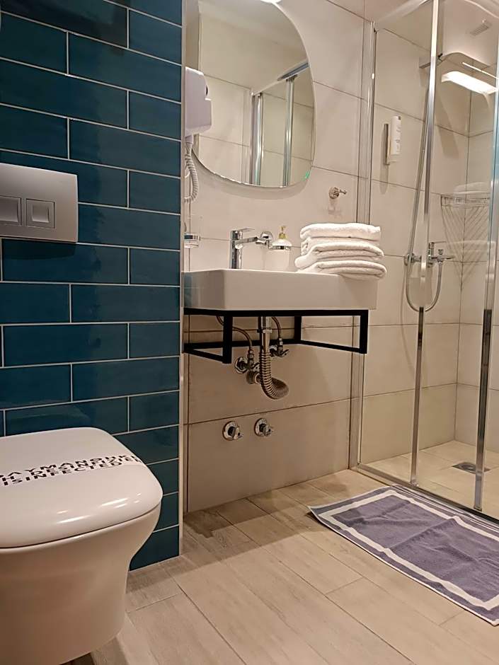 Elizabeth Queen Luxury Rooms