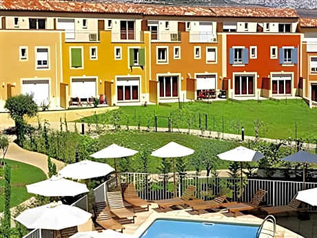 Park & Suites Village Aix-Le Rousset