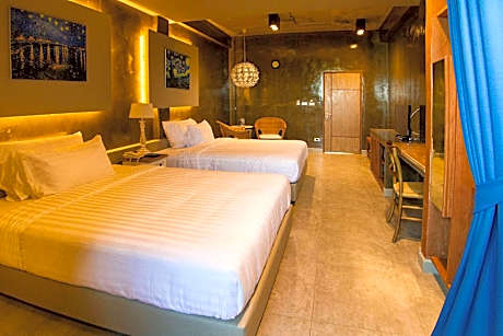 Deluxe Queen Room with Two Queen Beds