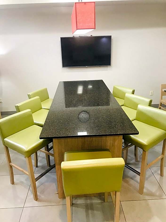 Country Inn & Suites by Radisson, Warner Robins, GA