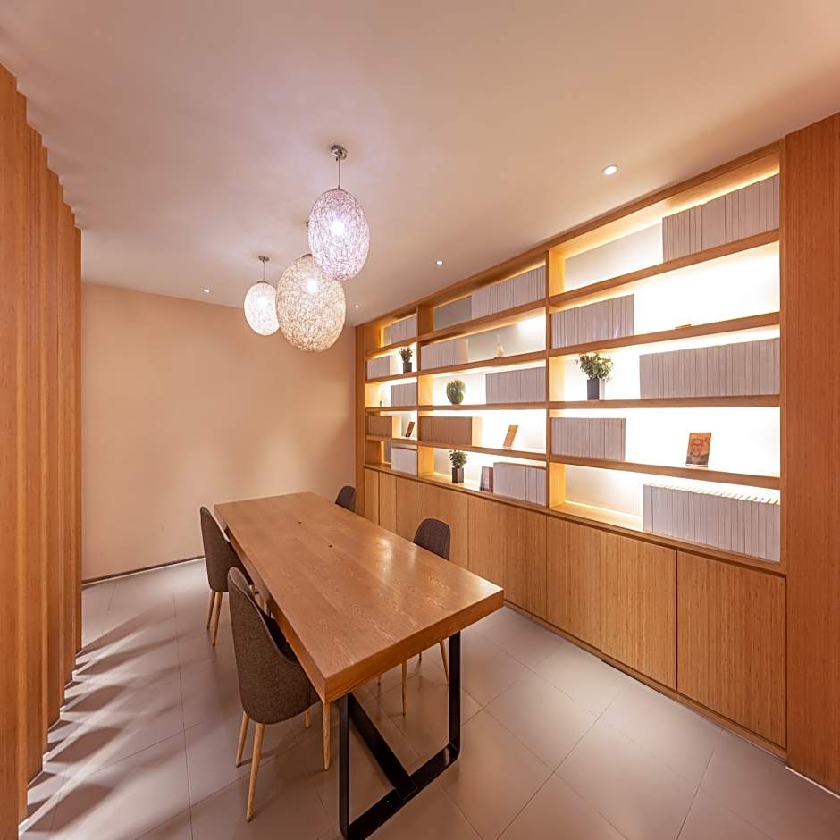 Ji Hotel (Wenchangge Shouxihu Road)