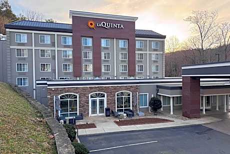 La Quinta Inn & Suites by Wyndham Downtown Asheville