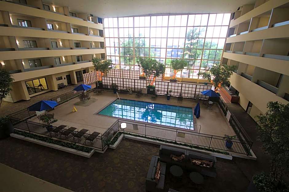 Atrium Hotel And Suites Dfw Airport
