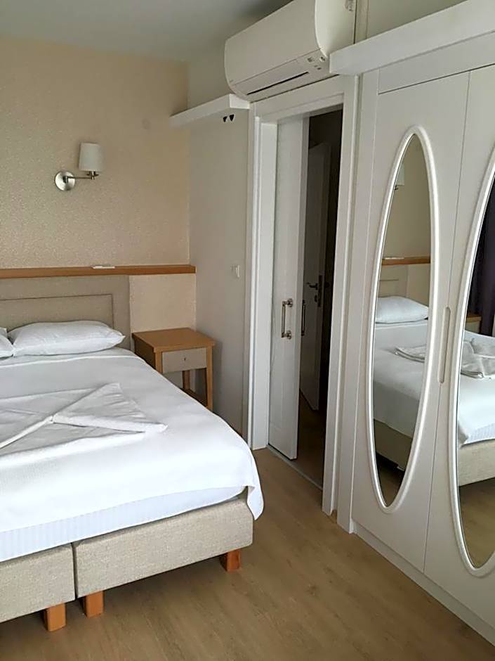 Clementin Suits Sigacık