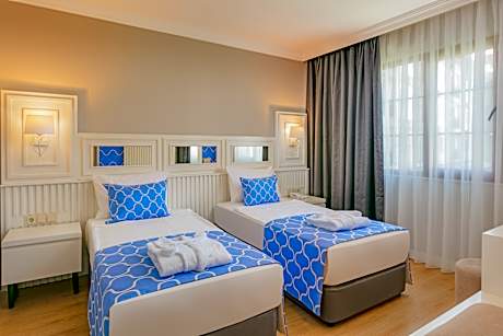 STANDARD WITHOUT BALCONY