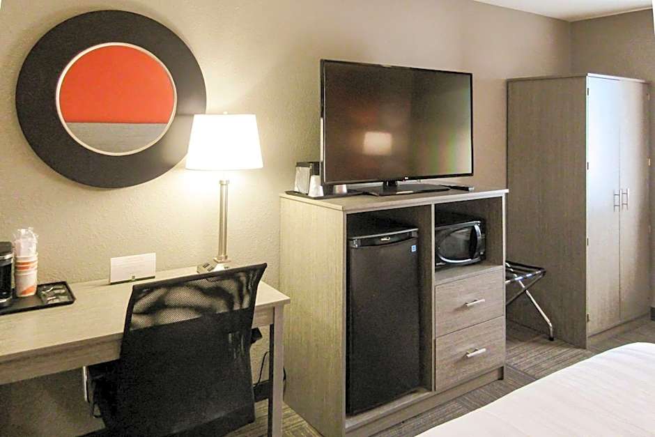 Photo 1 of 2 of 1 King Bed