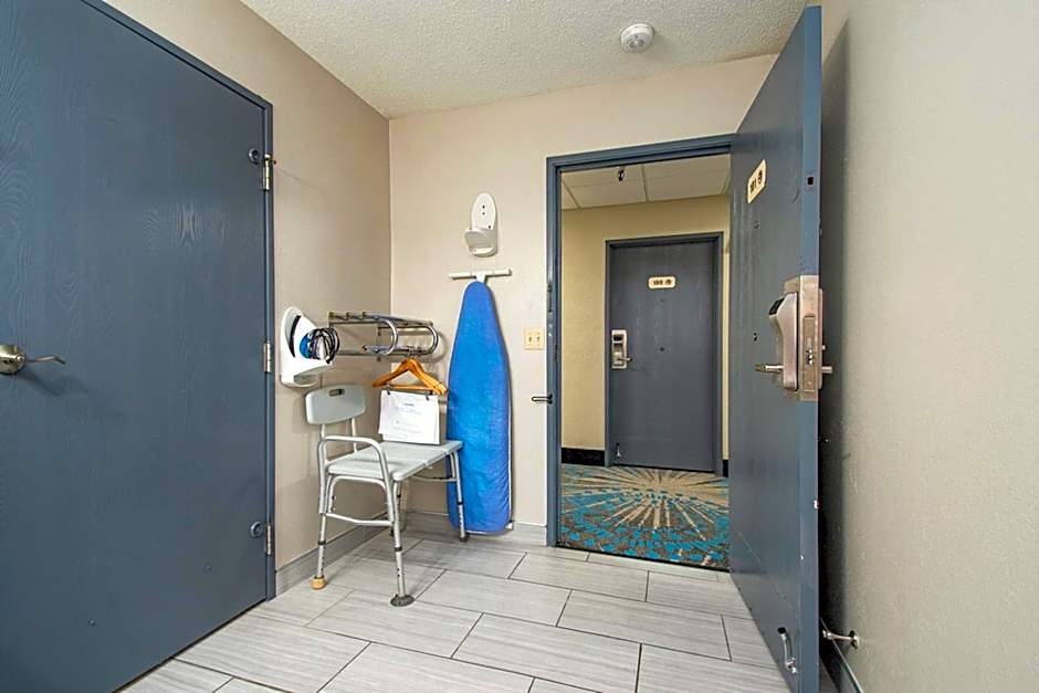 Days Inn & Suites by Wyndham Mt Pleasant