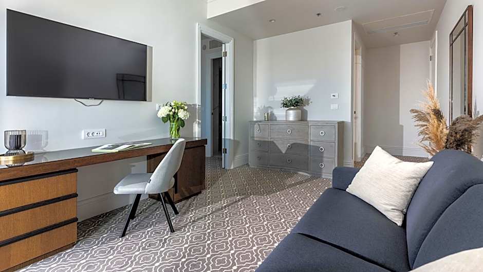 Royal Ariston Hotel