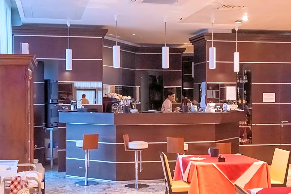 Dado Hotel International