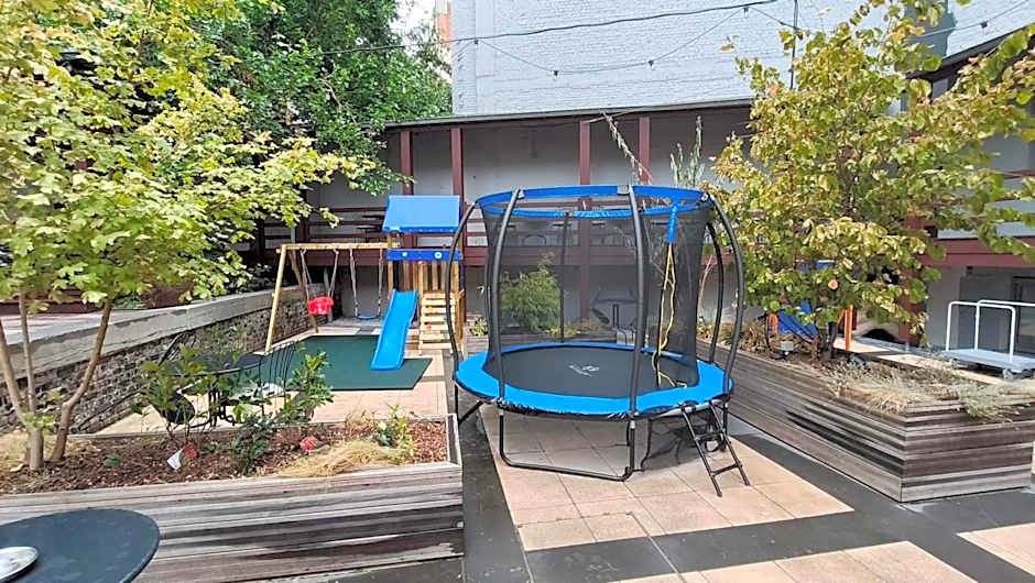 Urban Yard Hotel