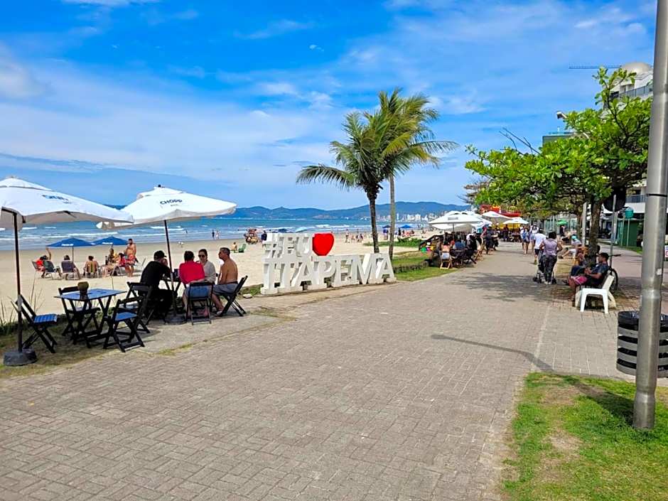 Apartamento 200 metros da praia 03 quartos com ar condicionado - Meia Praia - Itapema