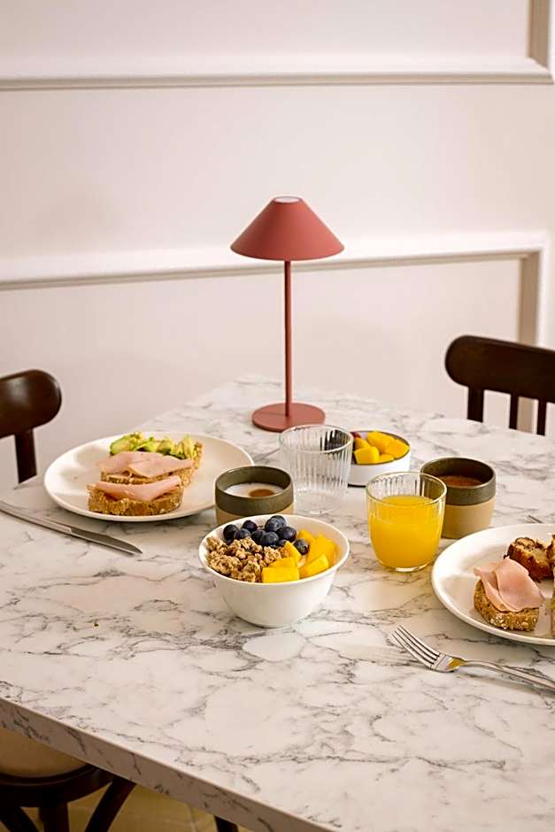 Honest Granada Hotel