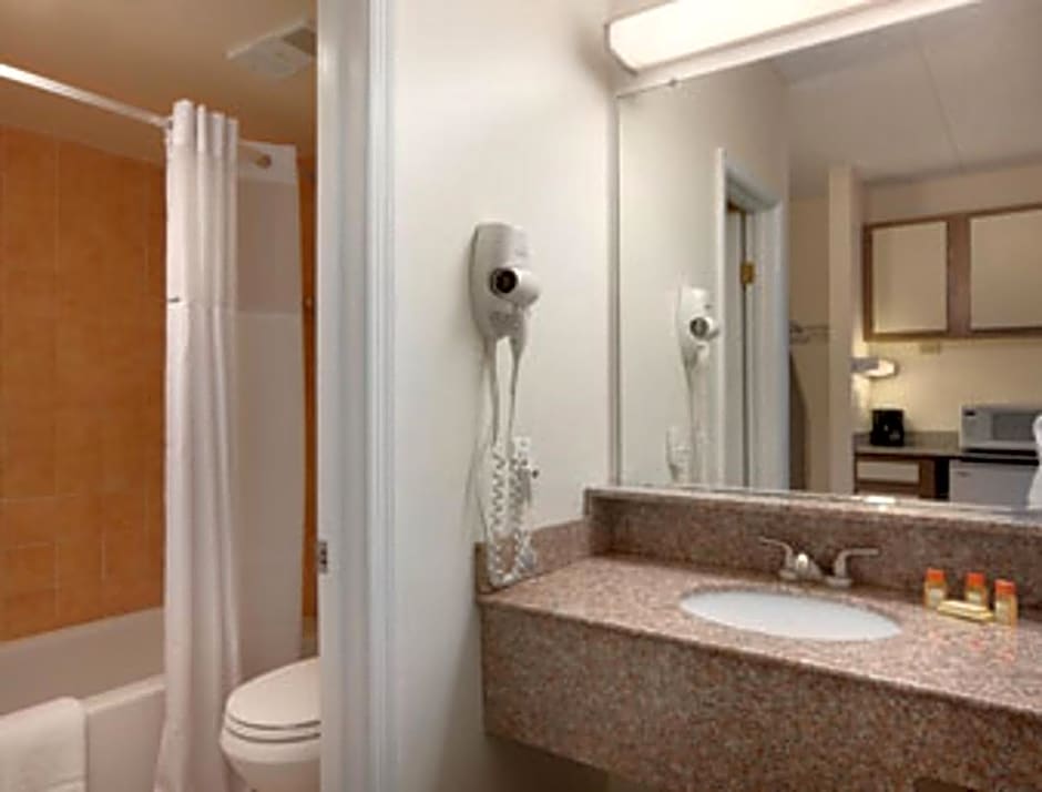 Days Inn by Wyndham Virginia Beach At The Beach