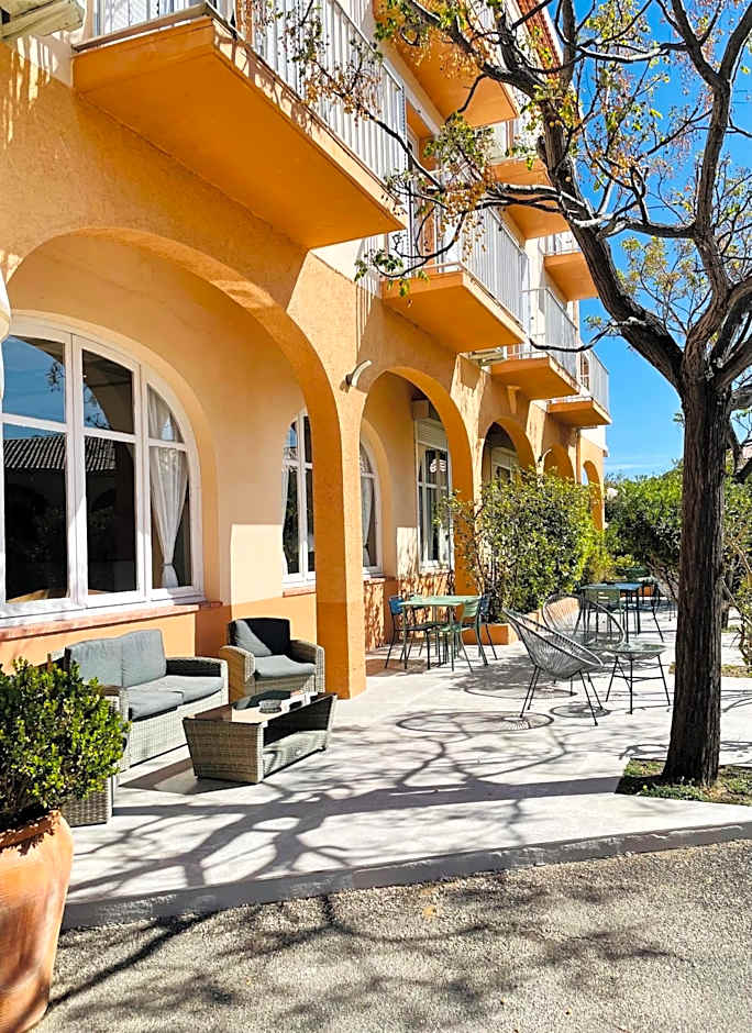 Hôtel les Arbousiers