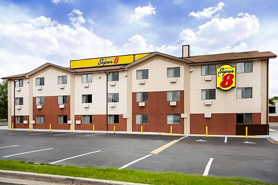 Super 8 by Wyndham Chester/Richmond Area