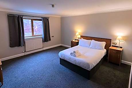 Suite with Mobility Access and Roll-In Shower - Non-Smoking