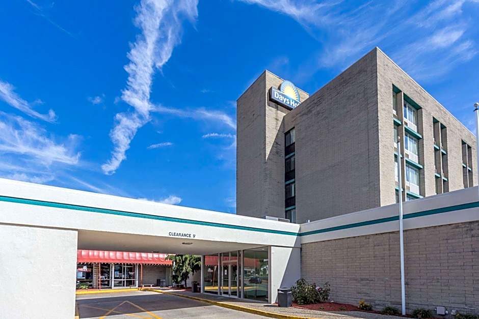 Days Hotel & Conference Center by Wyndham Danville