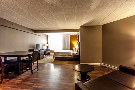 King Bed-Studio Ste-Sofabed-Non Smokikg