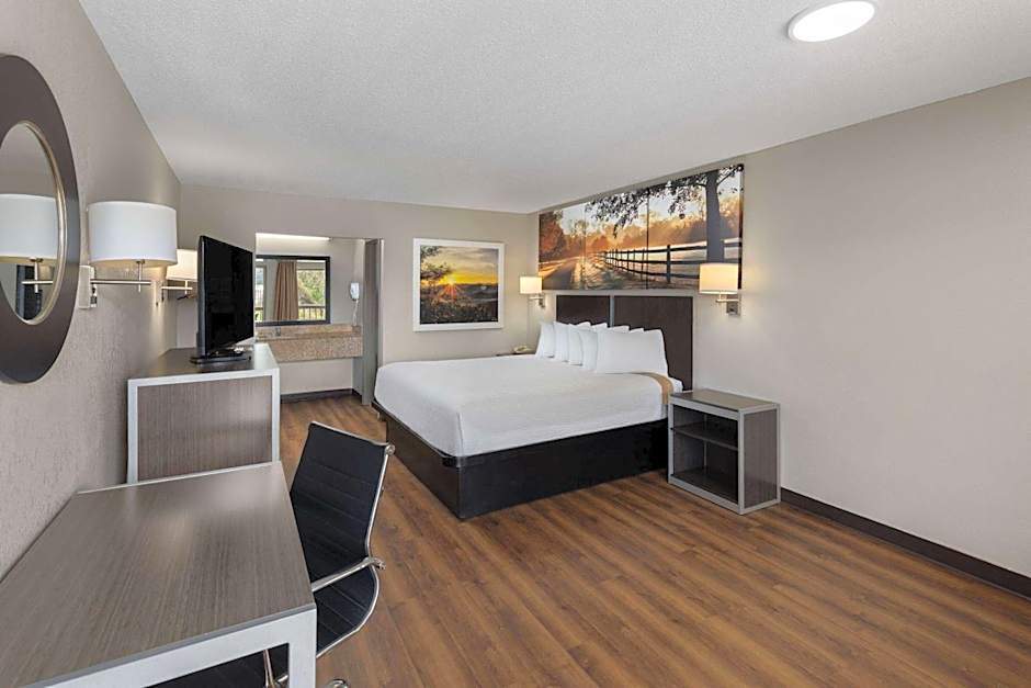 Days Inn by Wyndham Childersburg