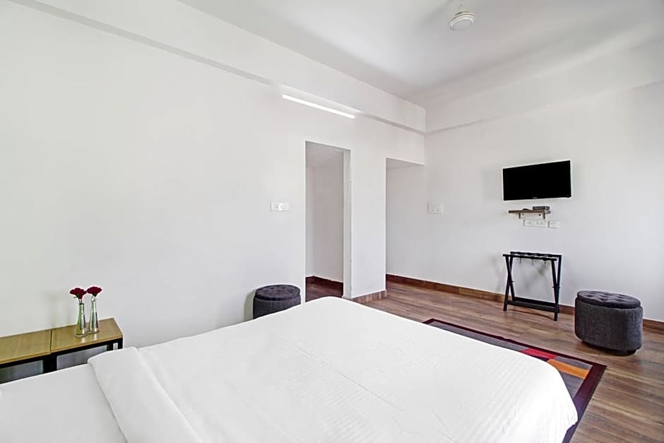 Shining Suites By OYO – Hyderabad, IA