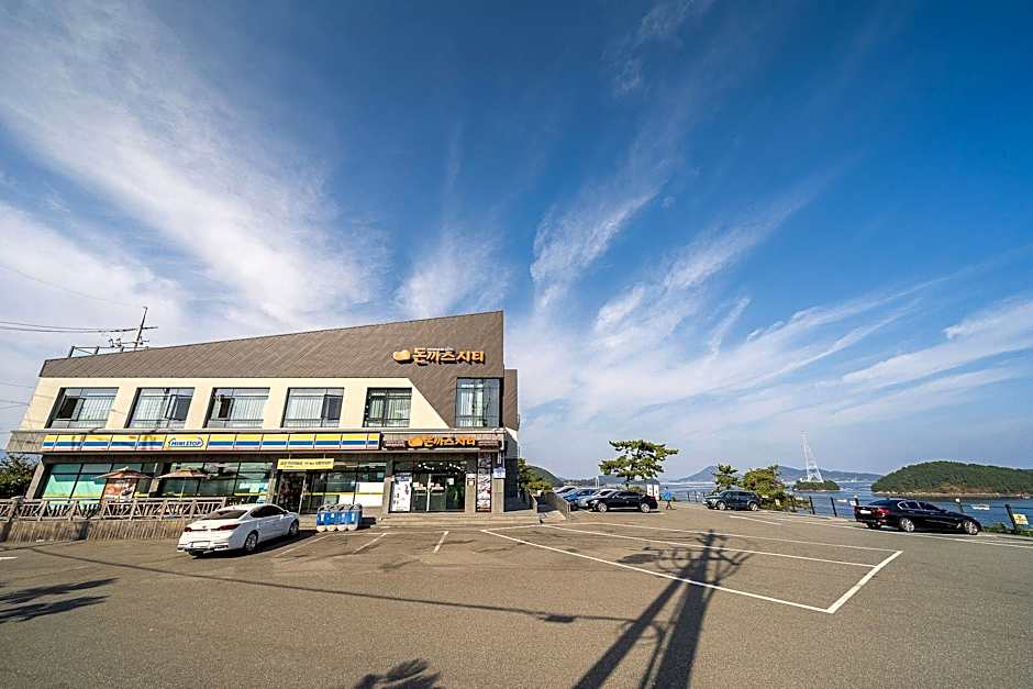 Tongyeong Bridge Hotel