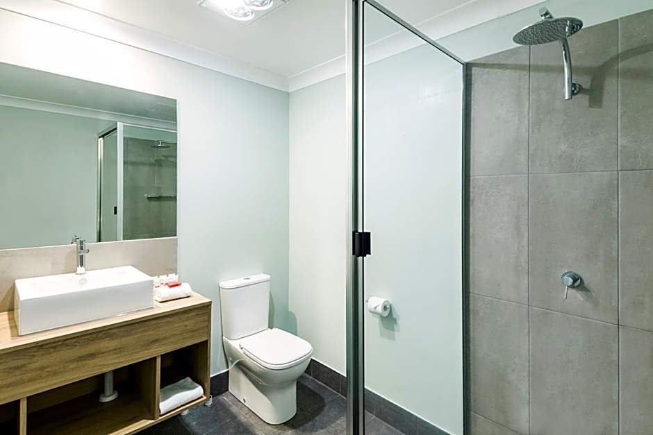 Nightcap at Atherton Hotel