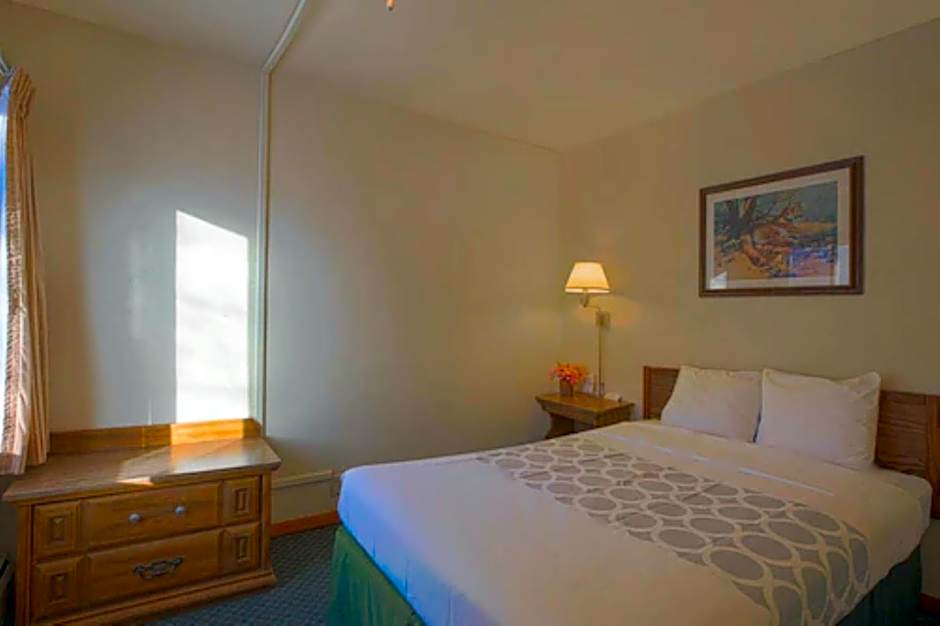 Love Hotels Silver Street by OYO at Hurley WI