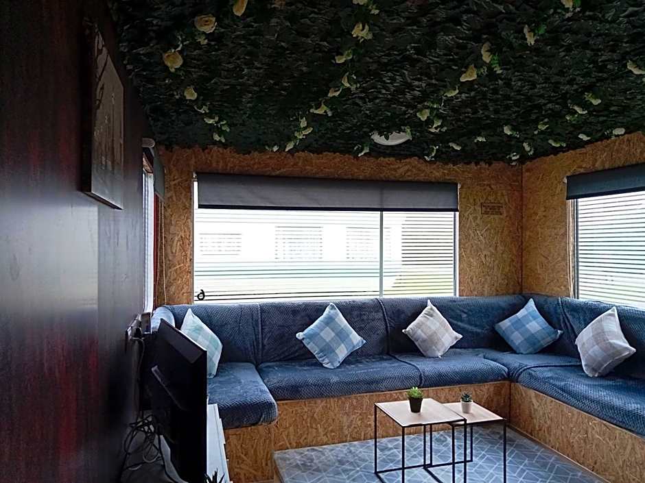 6 Headwards Glamping Retreat