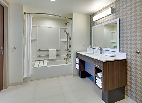 1King Accessible Bathtub Suite Nonsmoking