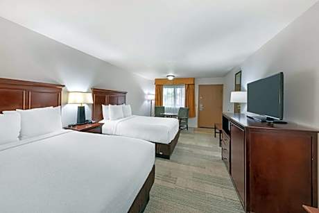Queen Room with Two Queen Beds and Wet Bar