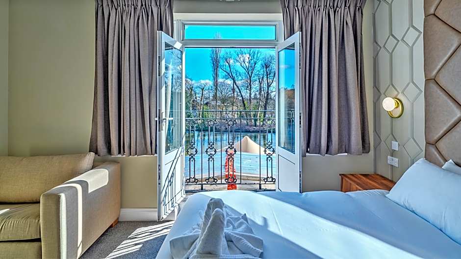 Uno Thames Hotel