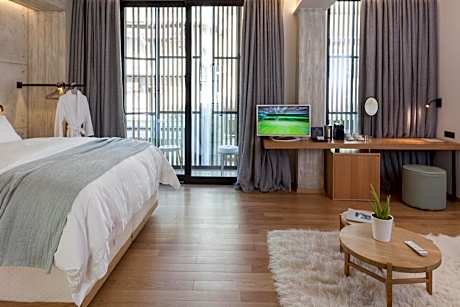 Boulevard Suite with Balcony