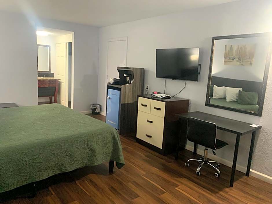 R Nite Star Inn and Suites -Home of the Cowboys & Rangers