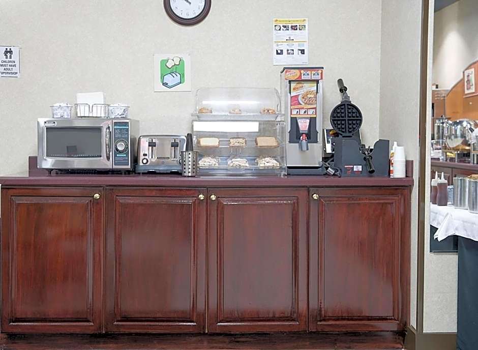 Evergreen Inn and Suites