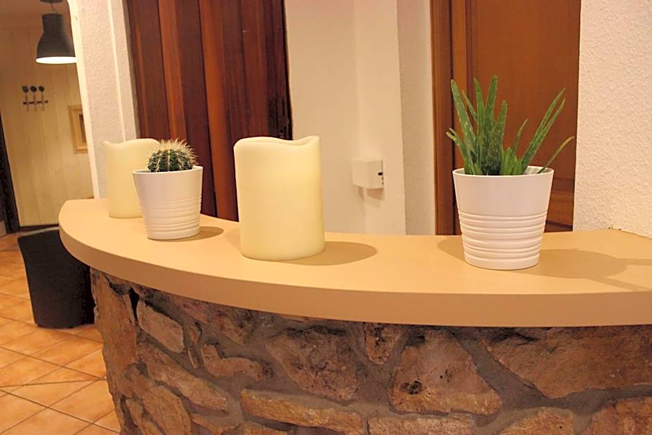 A la Maison Rouge Hotel & Restaurant