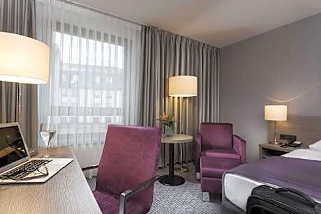 Classic Twin Room with Old Town View