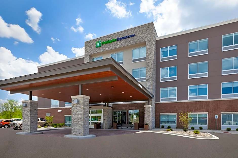 Holiday Inn Express and Suites Grand Rapids Airport- South By IHG